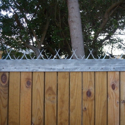 Barb επιστρώματος PVC μήκος 90mm ακίδες ασφάλειας τοίχων για τις κορυφές 1m 1.25m 1.5m φρακτών